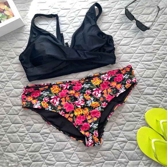 Nwt Women's swimsuit time and tru 1X Top Plunge Rich Black bottom’s XL floral - Picture 2 of 16